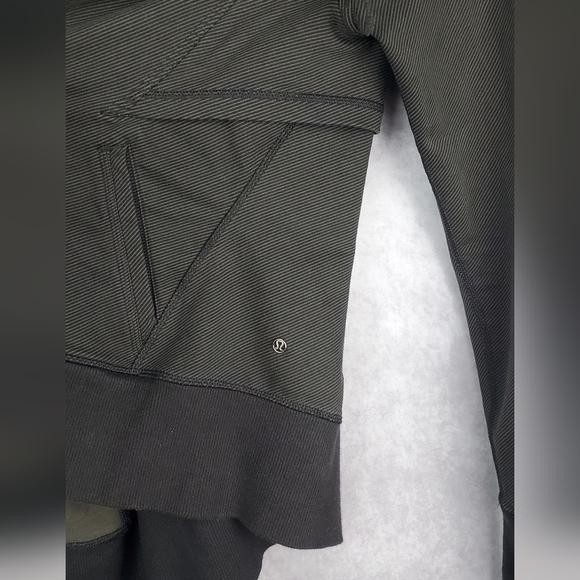 Lululemon women’s athletic Define jacket style Hoodie/thumb holes full zip Sz4 - Picture 9 of 14